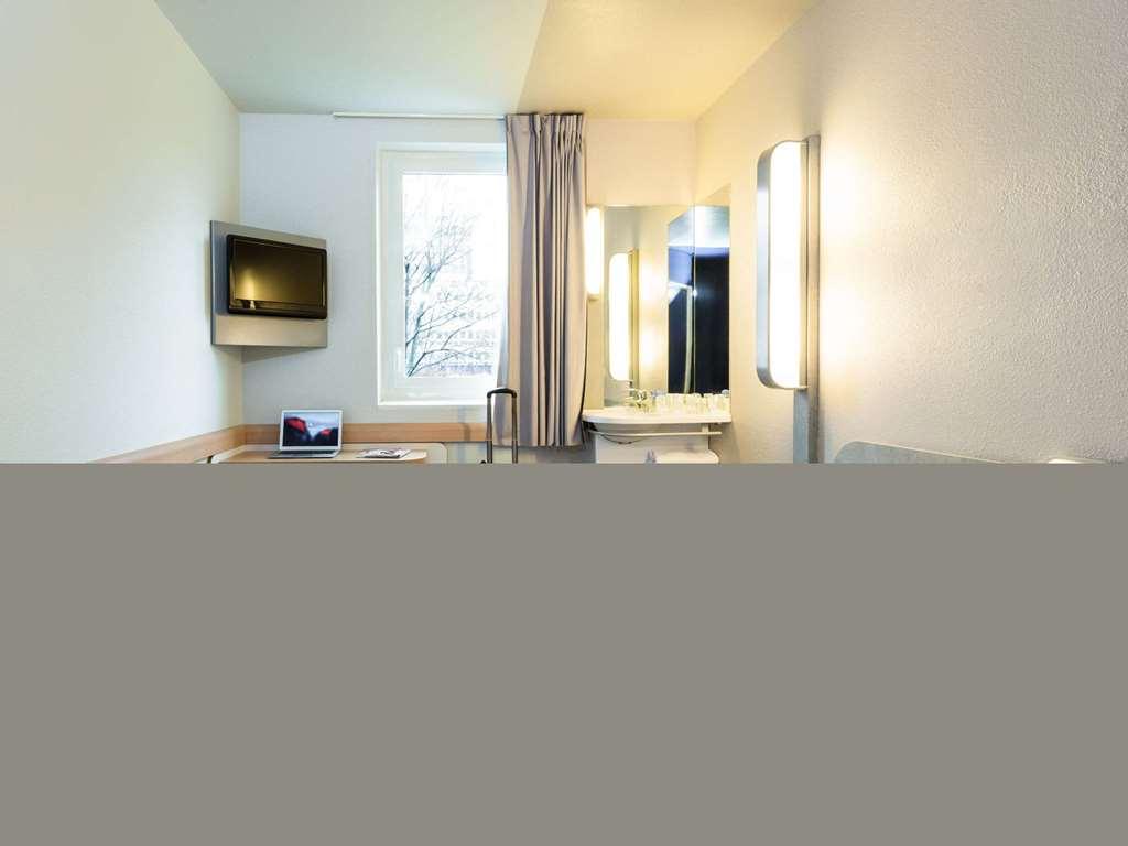 Ibis Budget Paris Porte De Montmartre Saint-Ouen  Camera foto
